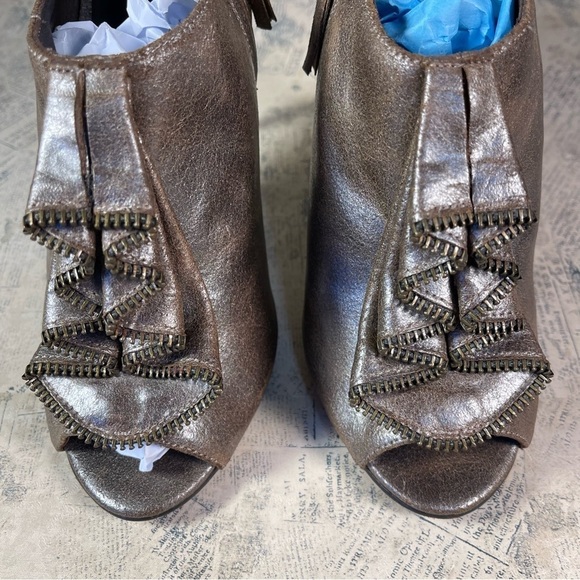 Elizabeth and James Open Toe Ruffled Front Zipper Trim - Picture 5 of 13